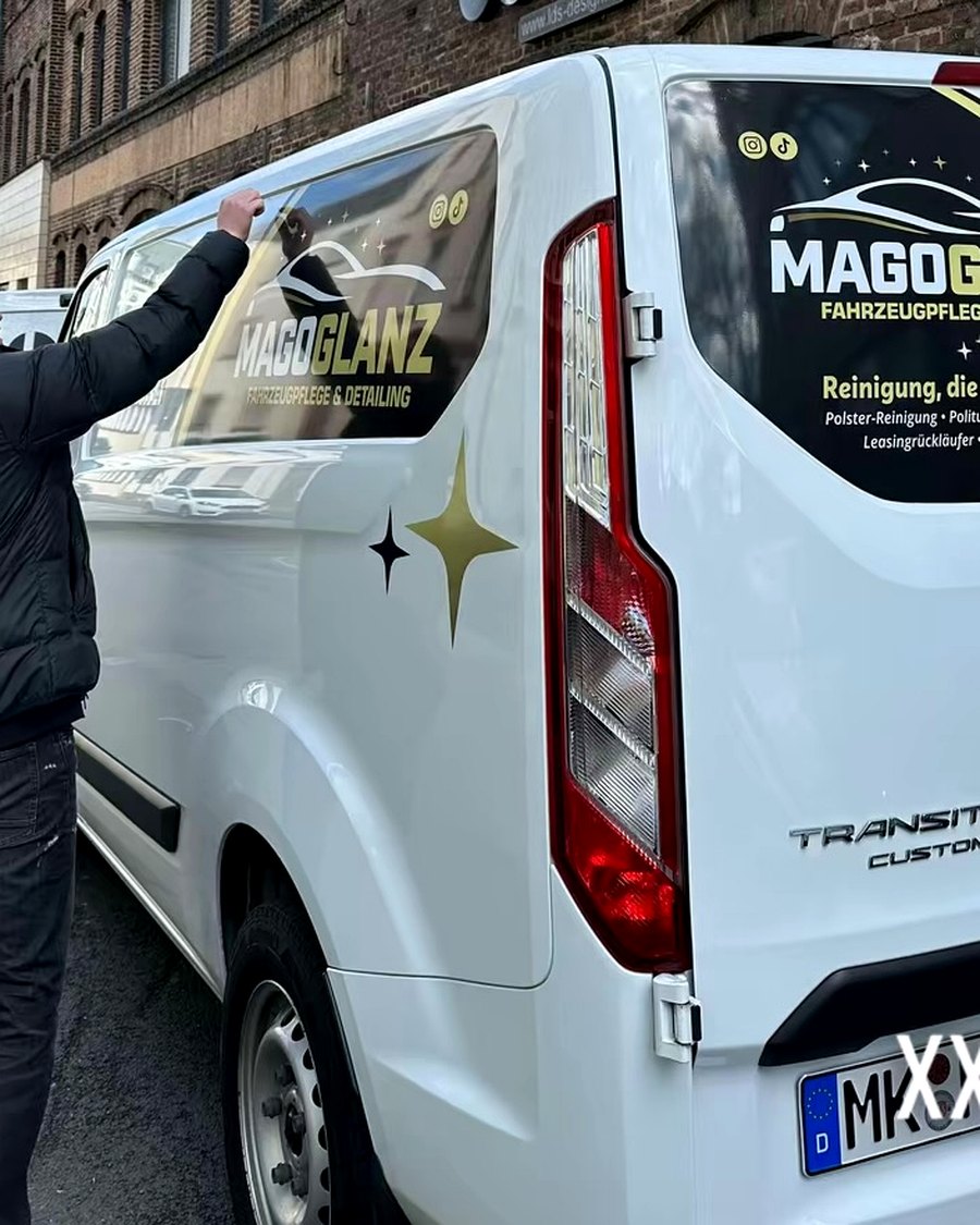 MagoGlanz Servicefahrzeug mit Fahrzeugpflege-Branding